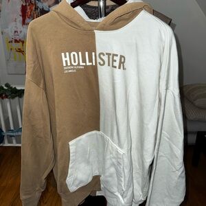 Hollister Sweatshirt 
Tan/White Color
XXL Size